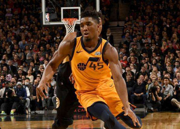 英超-萨拉赫传射琼斯破门 利物浦2-1切尔西