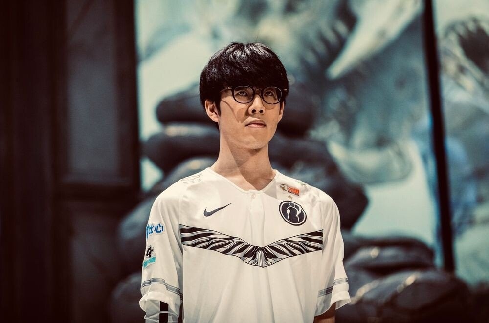 负伤与曾尖角逐新加坡大满贯女双 周靖祎虽败但满意表现.