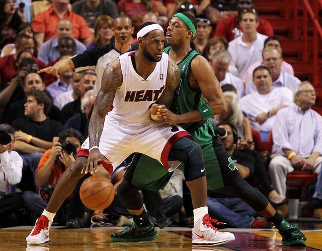 同时在防守 同时在防守