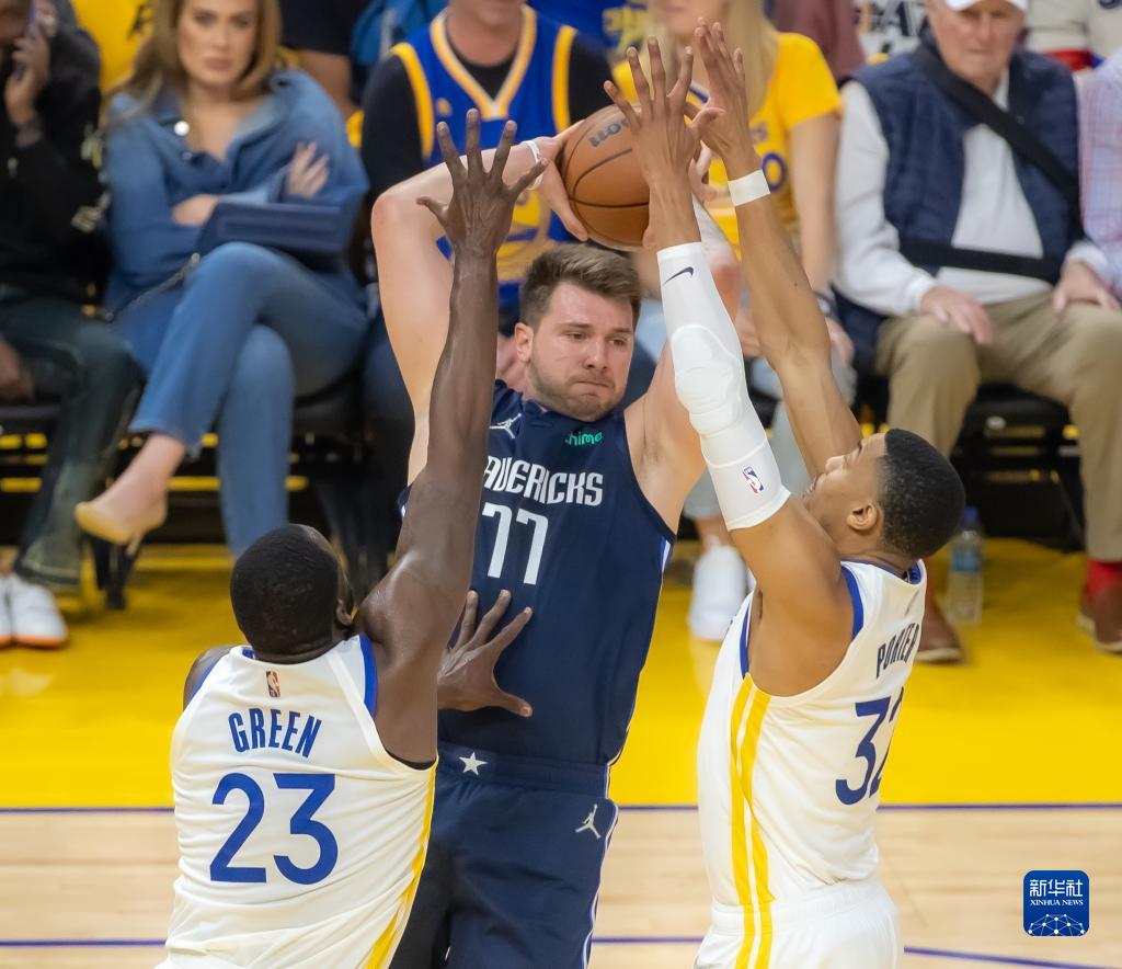 他在赛场上 他在赛场上