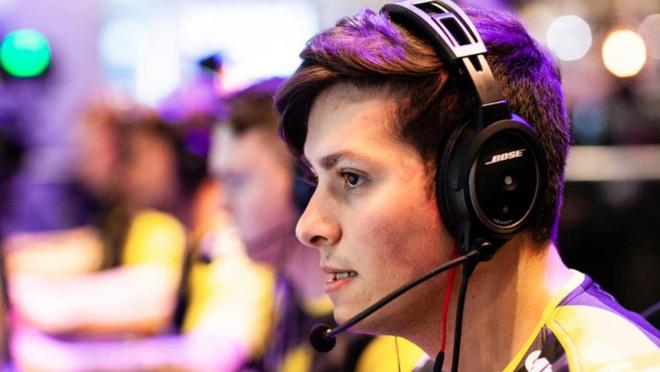 全国春季游泳锦标赛第3日：覃海洋、余依婷、张展硕夺金.